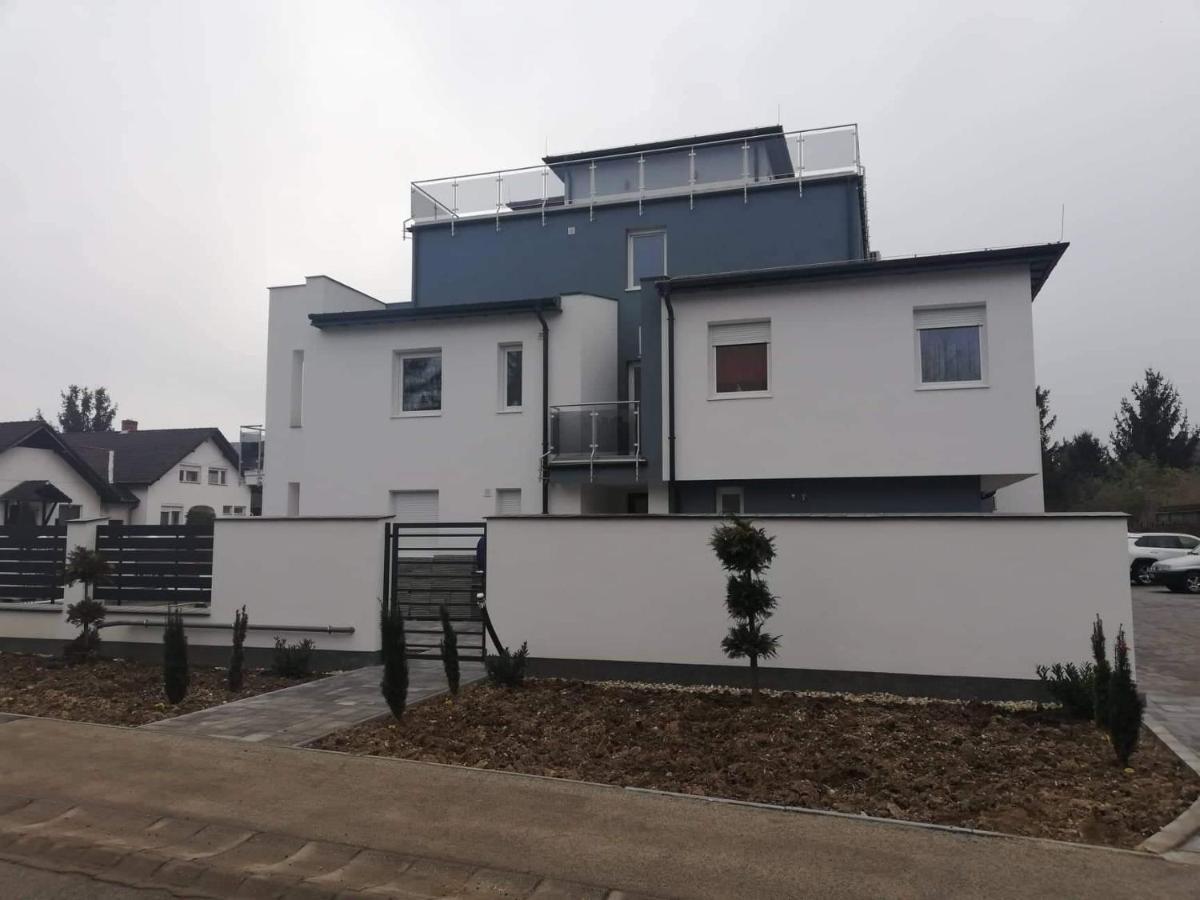 Dilara Apartman Sarvar Exterior photo
